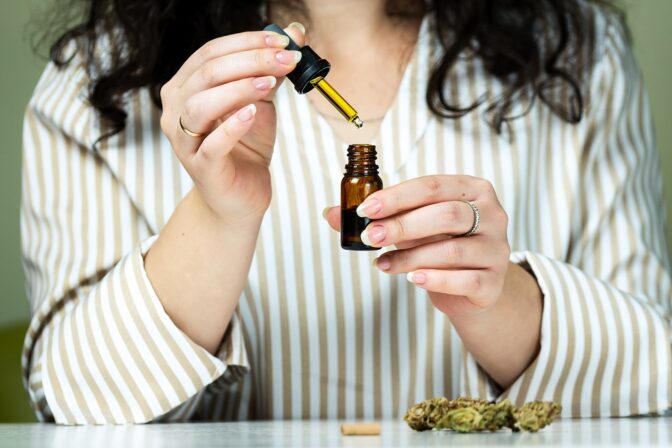 closeup-unrecognizable-woman-using-holding-medical-cannabis-oil-concept-herbal-alternative-medicine-min